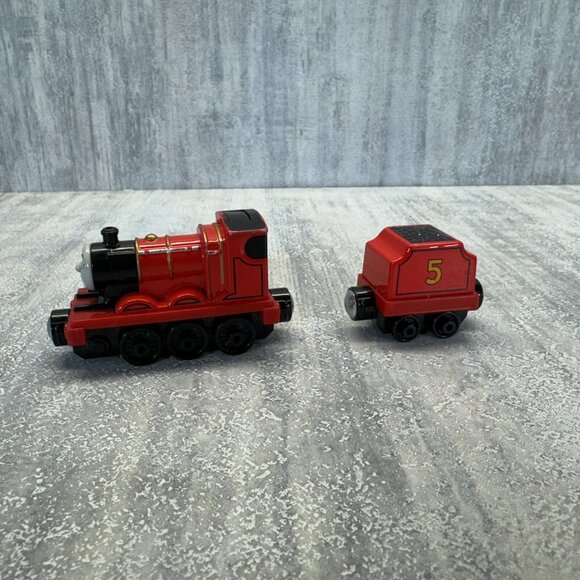 Thomas & Friends Talking James And Tender Diecast Magnetic Train Take N Play - Picture 3 of 7